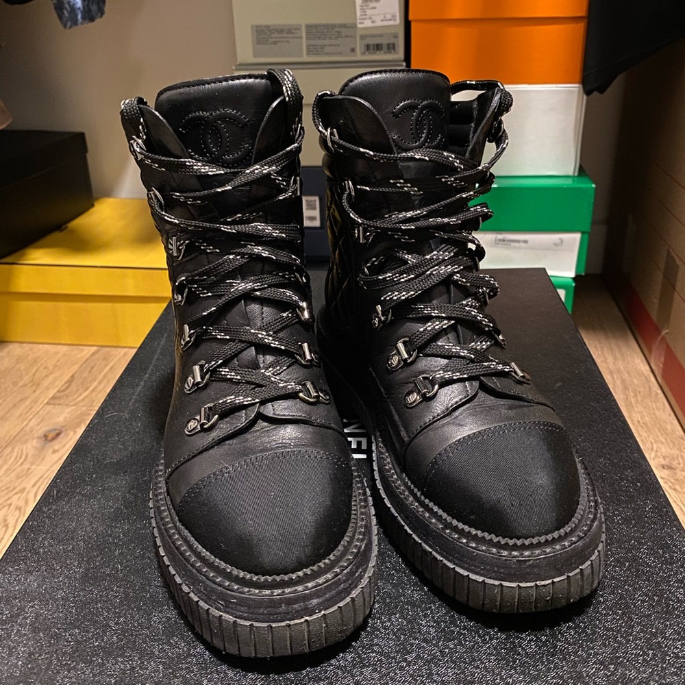 NIB CHANEL 21B Lace Up Black Leather Combat Moto Boots EU 35.5